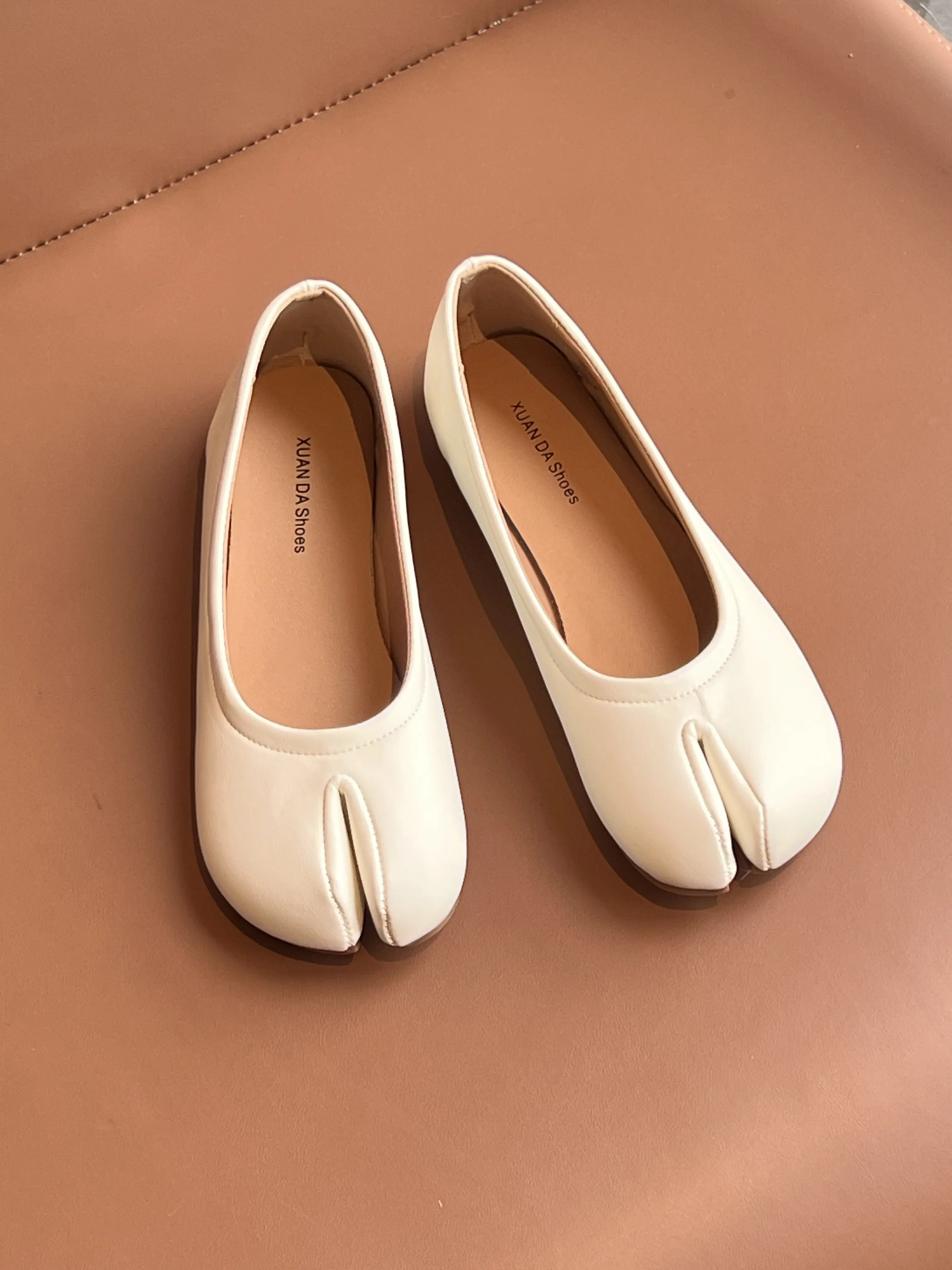 Horse hoof/pig hoof shoes, 2026 new model, bow detail, retro round toe, split toes, low-cut slip-on flats, ballet flat style, flat sole