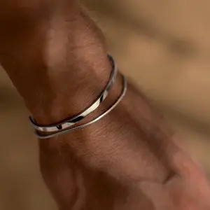 2pcs Silvery Smooth Bangle And Snake Chain Bracelet Set, Minimalist Dual Style for Stacking, Understated Perfect Gift for Men Father Son Boyfriend