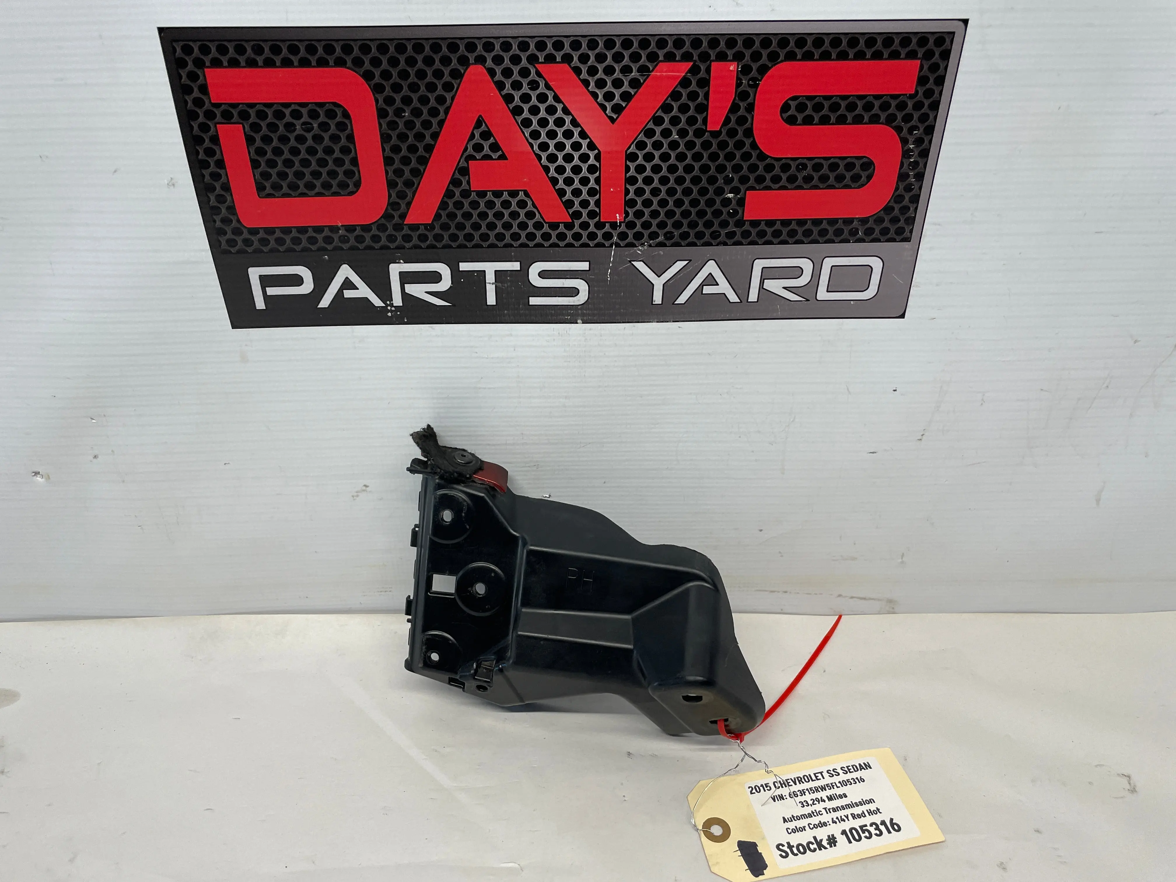 2015 Chevy SS Sedan Front RH Passenger Fender Bracket OEM