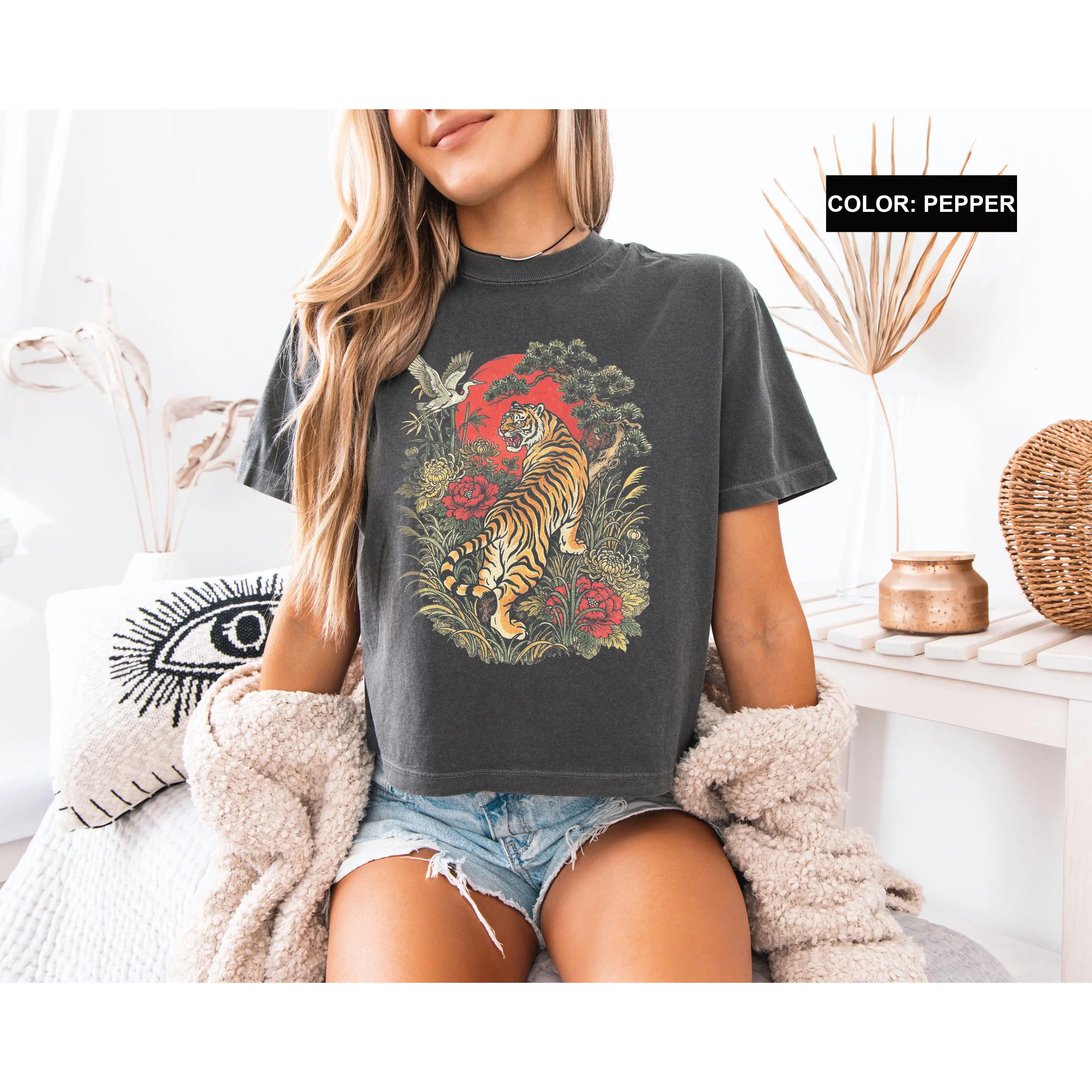 Comfort Colors Boxy Tee Cute Crop Top Shirt Vintage Japanese Tiger T-shirt Cropped Tees Graphic Tee Tattoo Style Boho Animal Shirt Washed