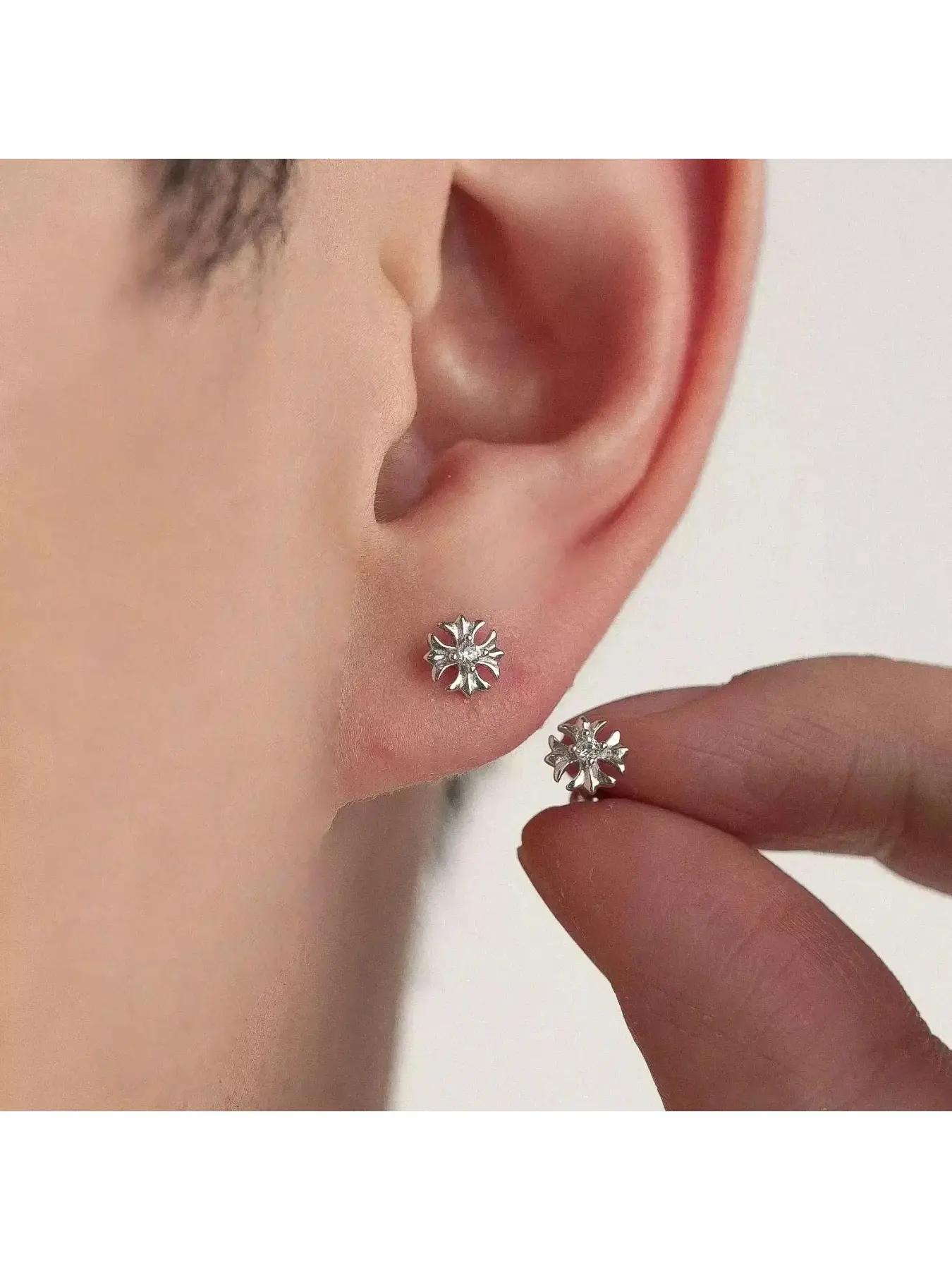 New cross ear piercing small stud earrings for female students, minimalist design, premium lightweight luxury earrings, new popular style ear accessories, Trendy Jewelry, Stud Earrings Jewelry, Elegant Minimalist Earrings, Studs Earrings