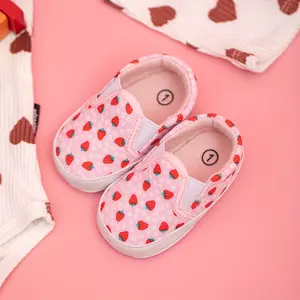 Heart-Shaped Strawberry Print Lazy Baby Walking Shoes, Comfortable And Lightweight Slip-On Infant Shoes, Suitable for All Seasons