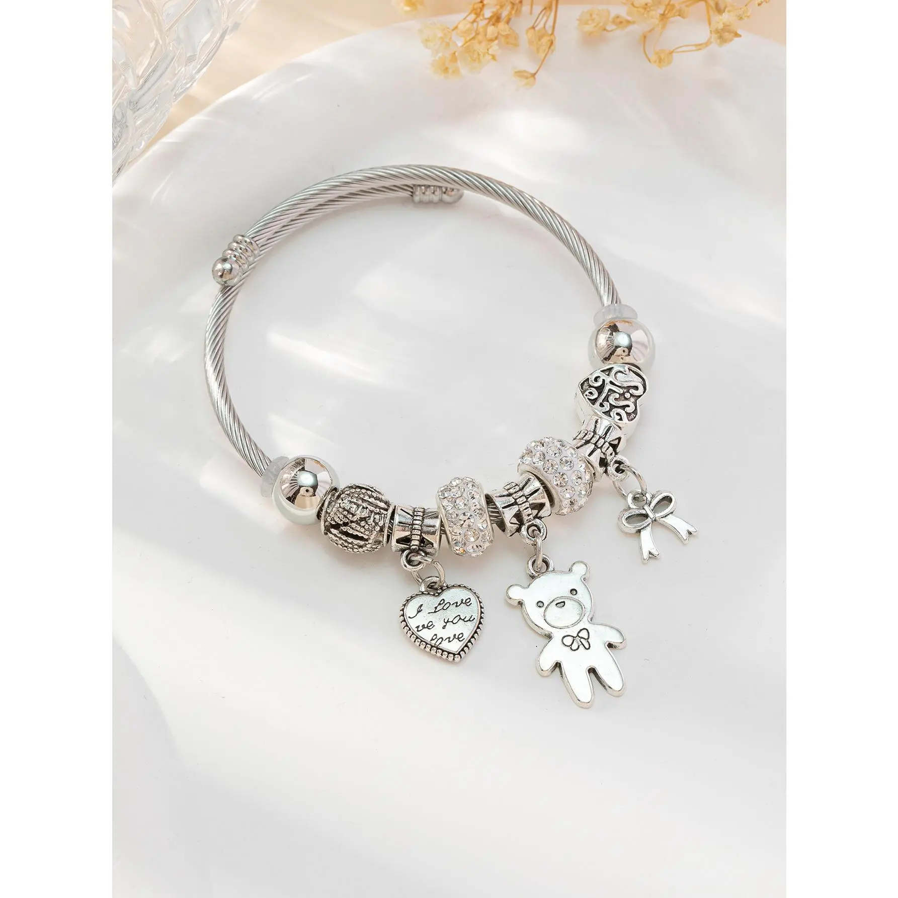 1 # YCB042 Bear Pendant