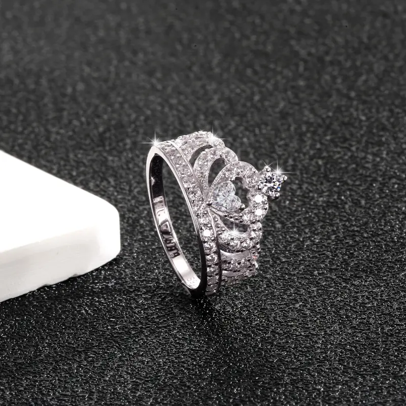 S925 Pure Silver Princess Crown Ring, Simple Fashionable Heart-Shaped Design, 5A Zircon-Embedded, Daily Wear for Engagement, Wedding, 5A Zirconia