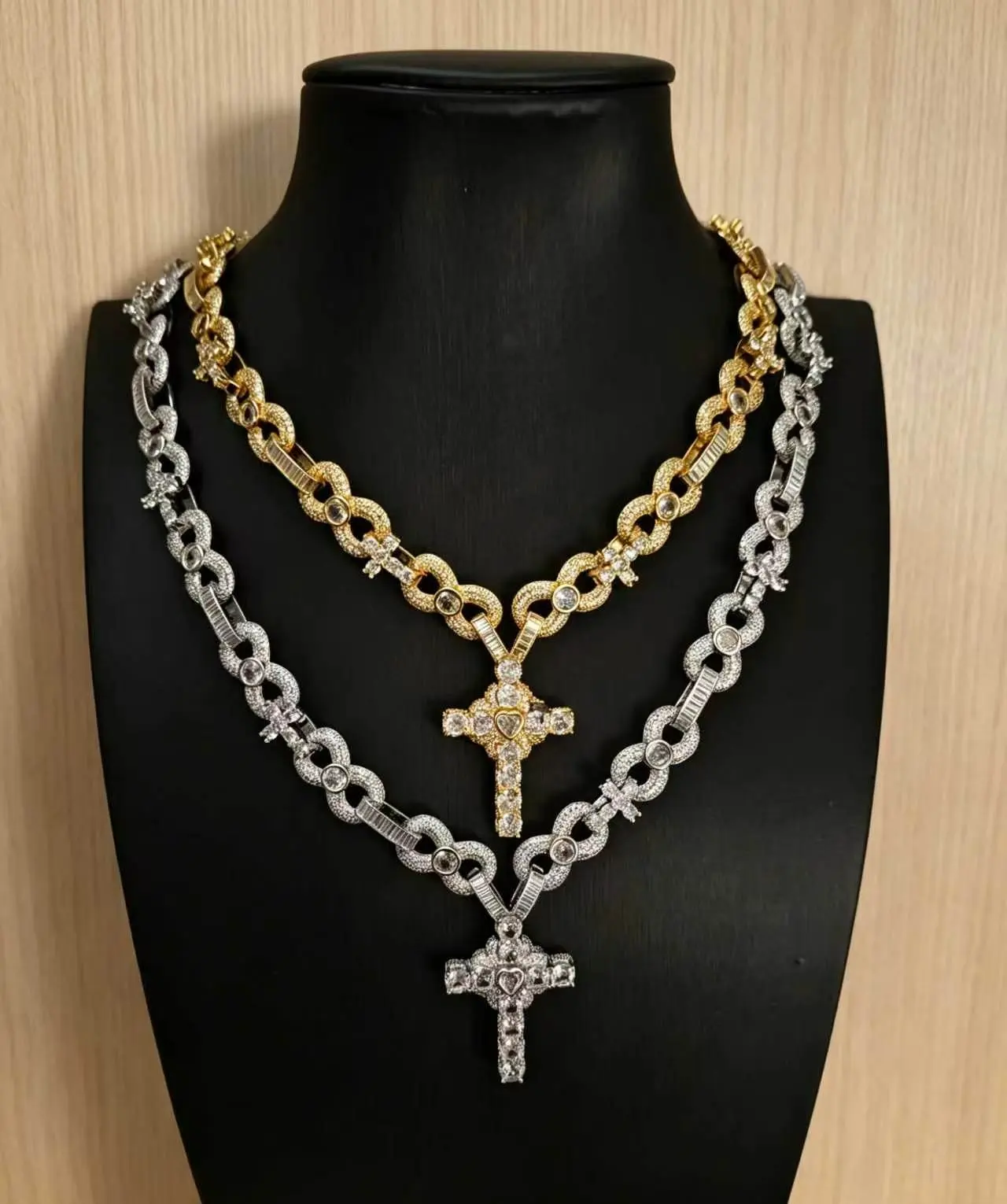 9176 Summerwins Cross Necklace - Bold Cross Design, Rapper-Style Bustdown Look, Iced-Out Chain, Metal Coating Costume Jewelry, Cross Necklaces, Concert