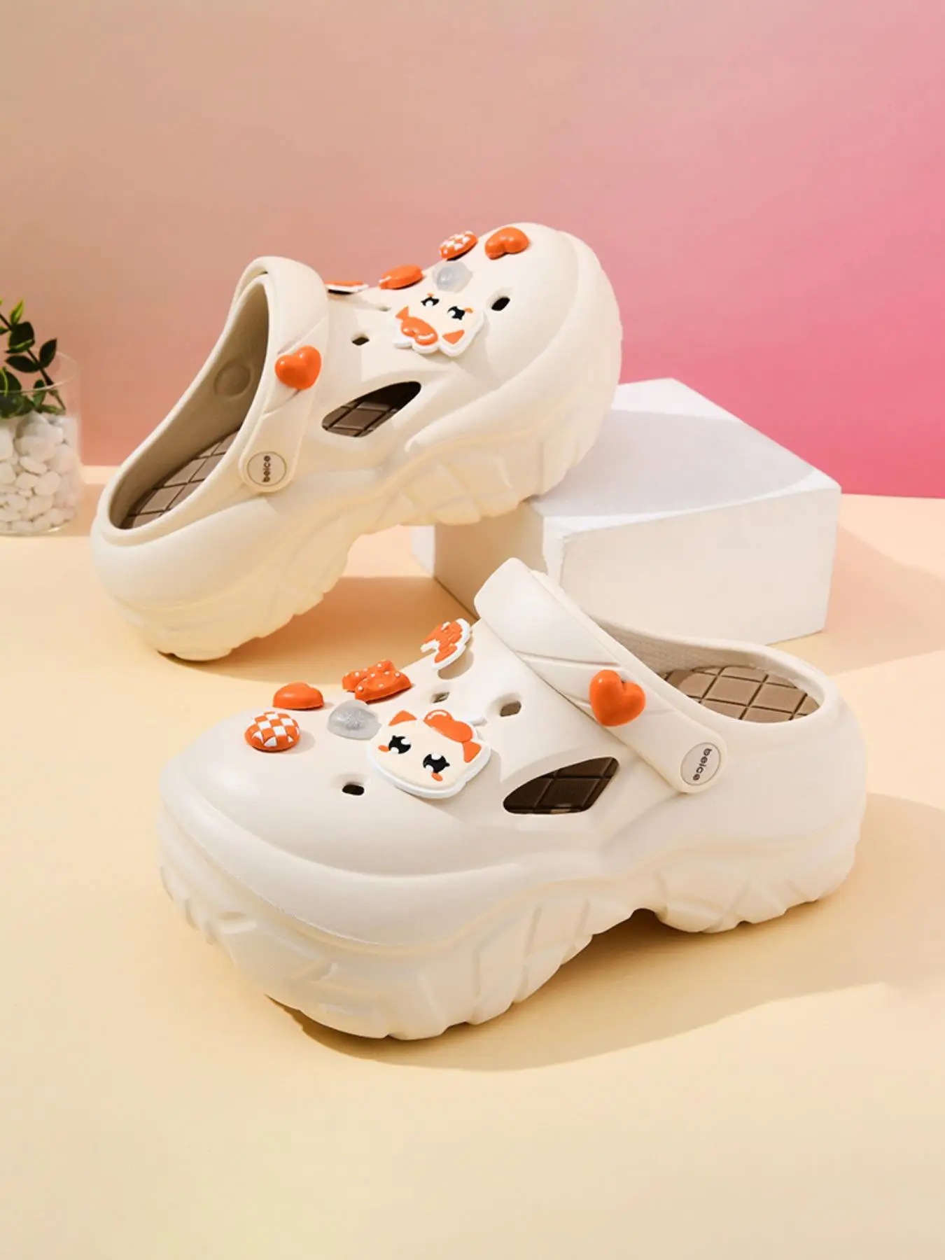 Women's Cute Cartoon Kitten & Checked Pattern Round & Heart Charm Decor Clogs, Trendy Non-slip Chunky Vented Clogs, Soft Comfy Shoes for Indoor & Outd