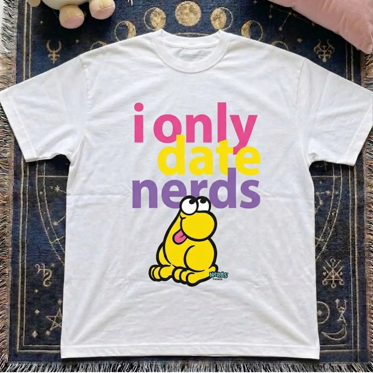 "I Only Date Nerds" Funny Candy Mascot T-Shirt Cute Y2K Retro White Tee
