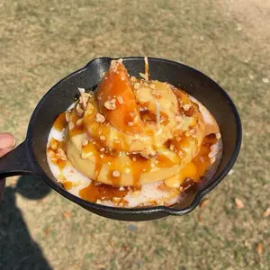 Peach Cobbler Cinnamon Roll Skillet Candle with a Hint of Whiskey - Perfect for Home Decor and Aromatherapy
