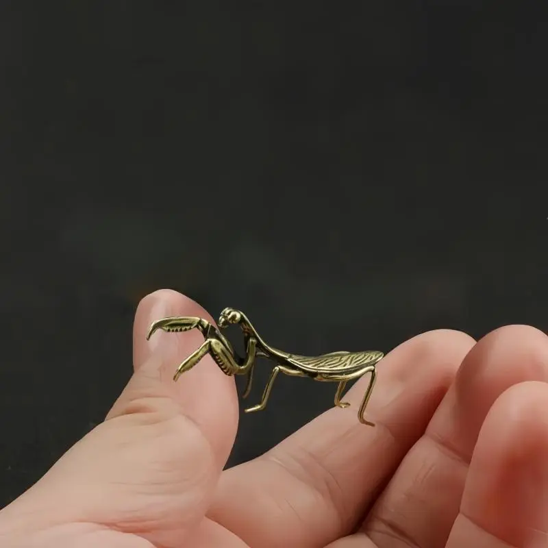 Brass Mantis Statue Ornament Figurine, Decorative Piece, 1 Count Creative Insect Design Tea Pet, Miniature Copper Art Ornament for Home Decor, Desktop Decoration, Room Decor, Ornaments Statues