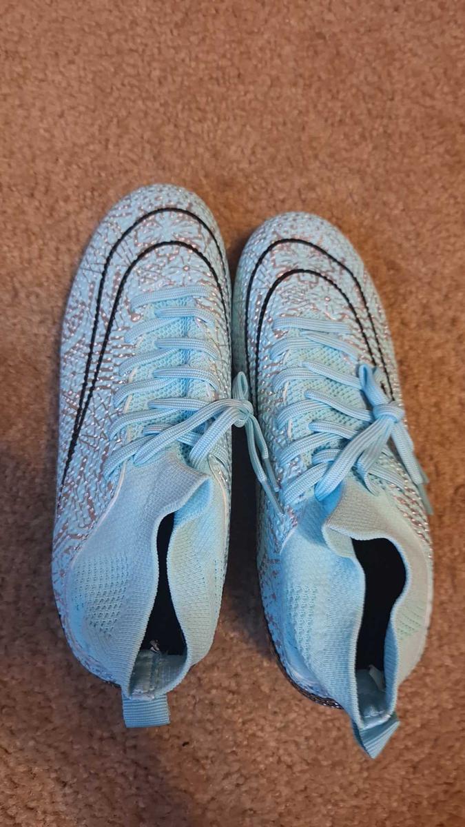 Item: Black, 6 Big Kid