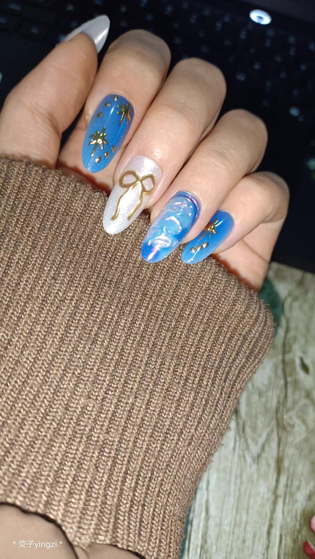 【Lucy UU】Gorgeous Ice Blue Milky White 3D Wave Bow Press On Nail Medium Almond Shape Handmade Reusable Luxury Fake Nails With Rhinestone Star Accents For Women