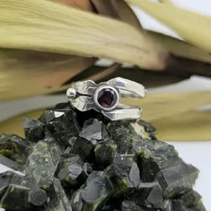Jen's Jewels Size 6 Deep Red Garnet and Sterling Silver Ring