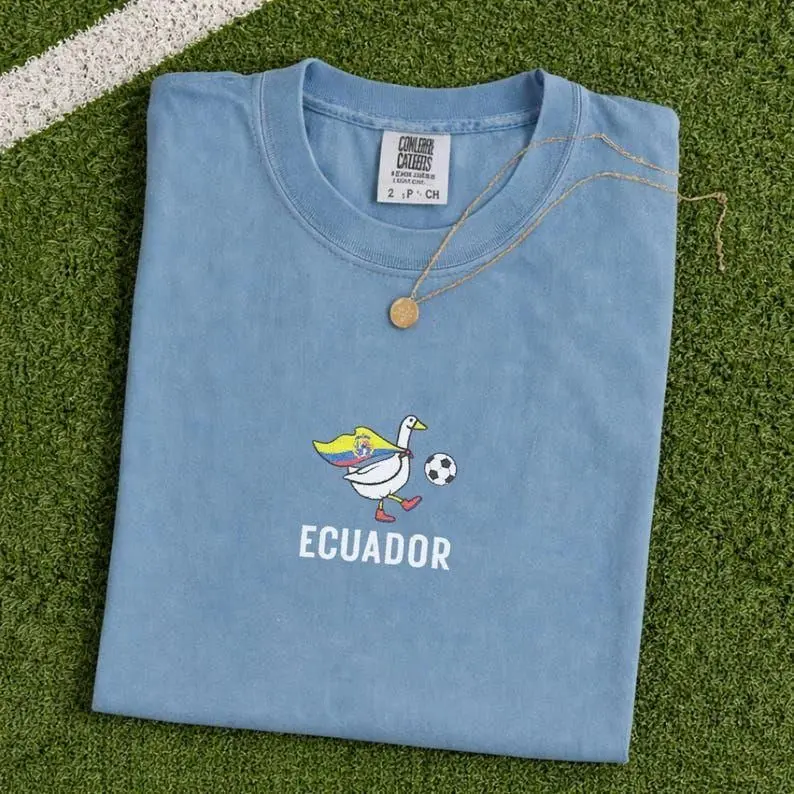 Comfort color Ecuador Soccer Shirt, Ecuador Fútbol Fan Tee, Goose Soccer Mom Shirt, Game Day Sweatshirt, Copa 2026 Gift