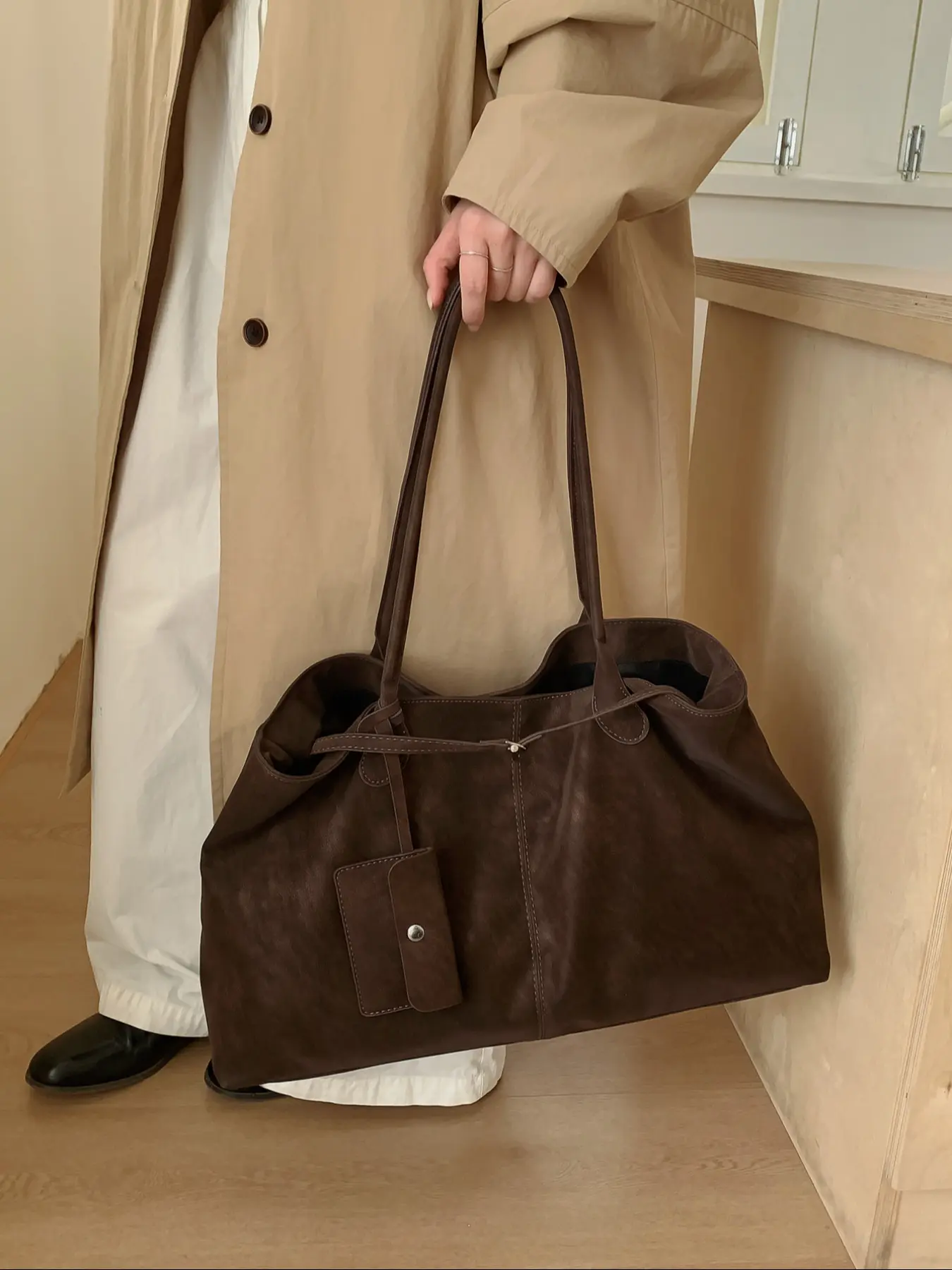 Vintage High-End Small Batch Large Capacity Shoulder Bag, Perfect for Shopping, Class, Commuting, Outdoor Use, Stylish and Practical