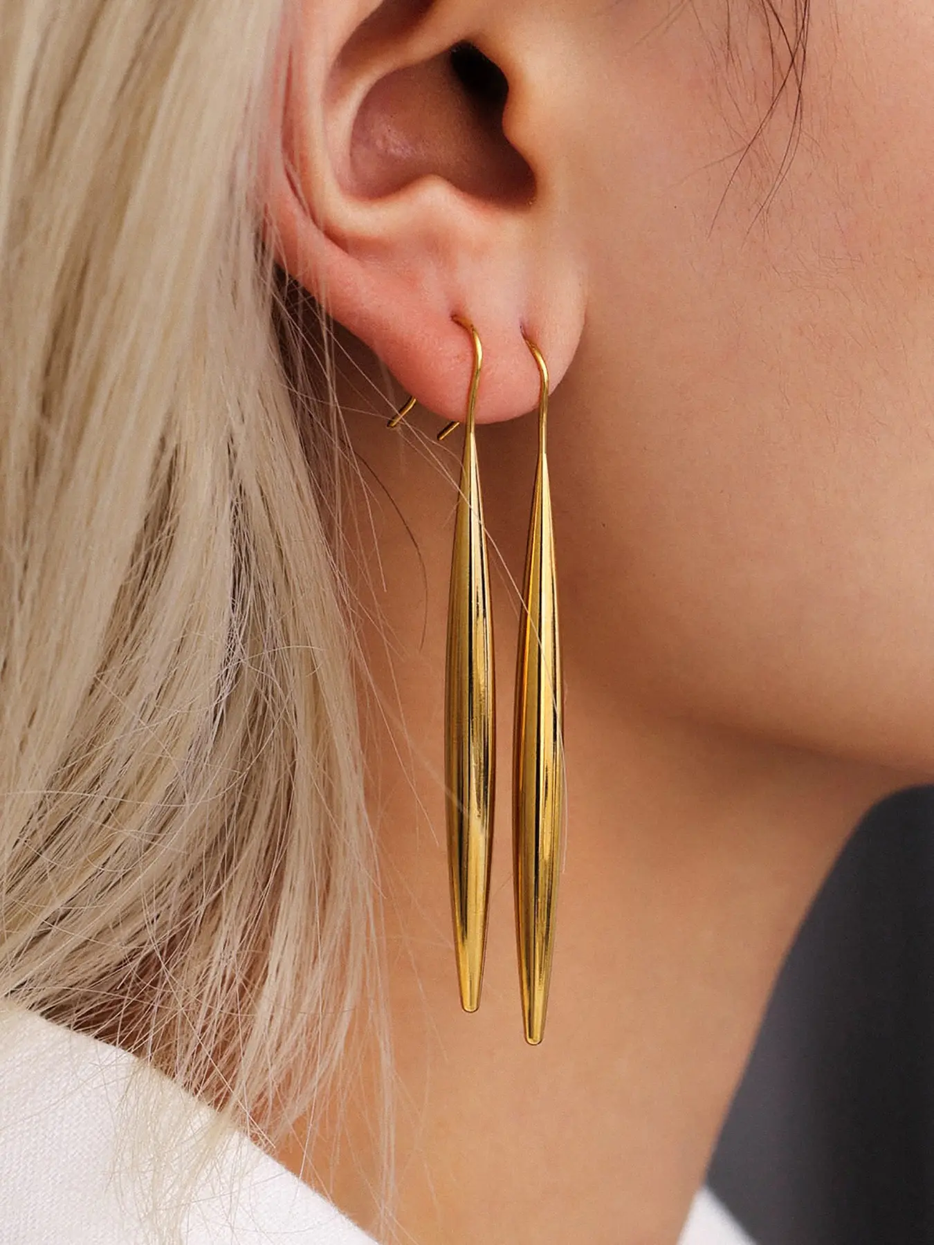 Women's Stainless Steel Earrings, Plated Jewelry, Perfect Gift for Her, Daily Wear Accessories, Simple and Unique Design, Tear Drop Earring