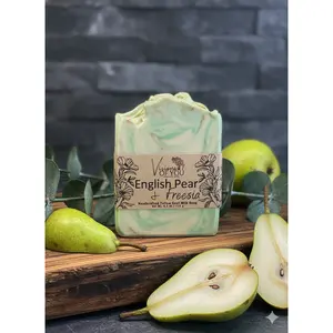 🍐 English Pear & Freesia Artisan handmade bar soap