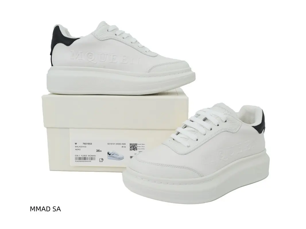 Unisex White Platform Sneakers With Black Heel Collar, Embossed Letter Detail, Smooth Leather Upper, Lace‑Up Design, Elevated Thick Cushion Sole, Fashion Casual Skate Walking Shoes For Daily Street Wear