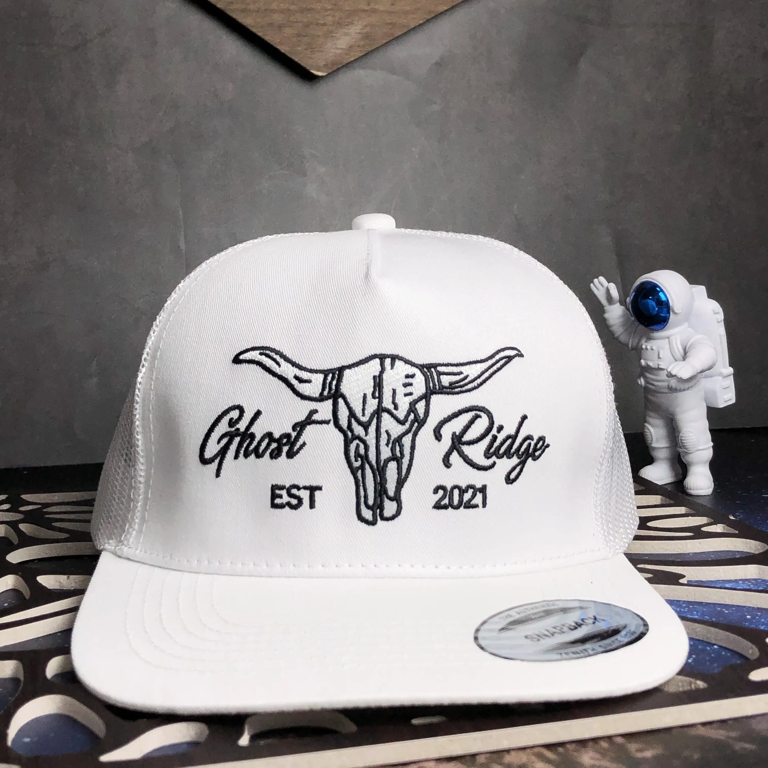 Washed Baseball Hat – Soft Fabric Construction, Embroidered Accent, Weekend Ready Accesso