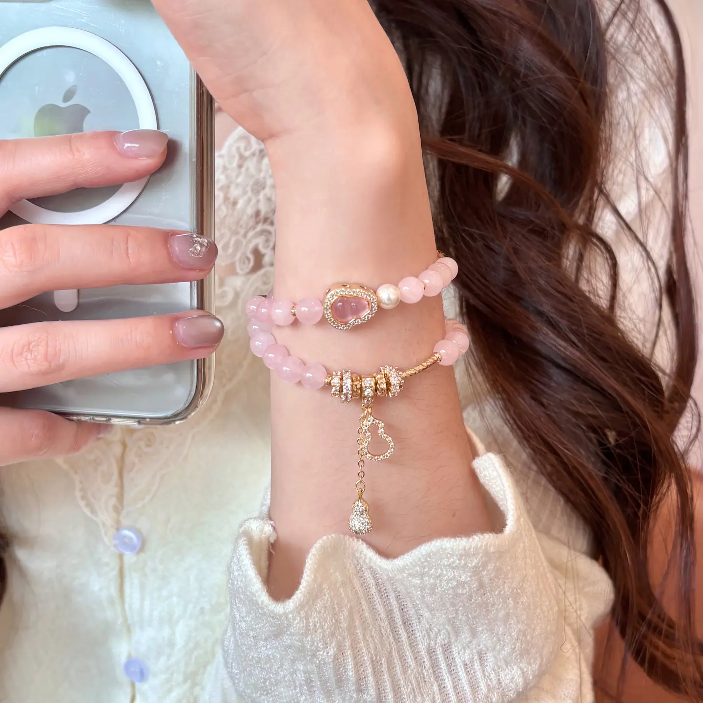 Liusai women’s bracelet featuring a yellow quartz gourd charm—a light luxury accessory with an exclusive feel.