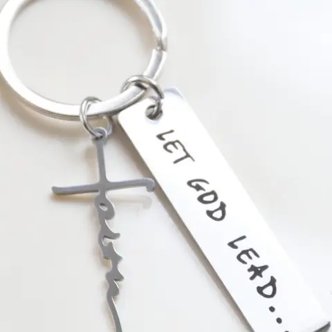Fashion Letter Pattern Slogan Metal Keychain, Cross Design Keychain for Men & Women, Trendy All-match & Exquisite Keychain for Birthday Gift, Gifts for Her, Keychain for Men And Women, Keychains for Men