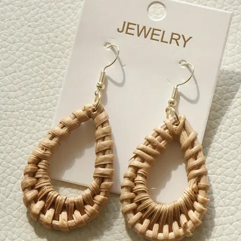 Simple and Retro Bohemian-style Woven Grass Products, fashionable hoop earrings, Earring Stack, Suitable for Women's Daily Vacations, Daily Life, Summer, and Music Festivals. It Is An Exquisite Aesthetic Jewelry Gift To Give Her.