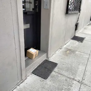 Johnny Lightning 1:64 Mystery Matinee 1985 Toyota SR5 Pickup – Black - Diecast model