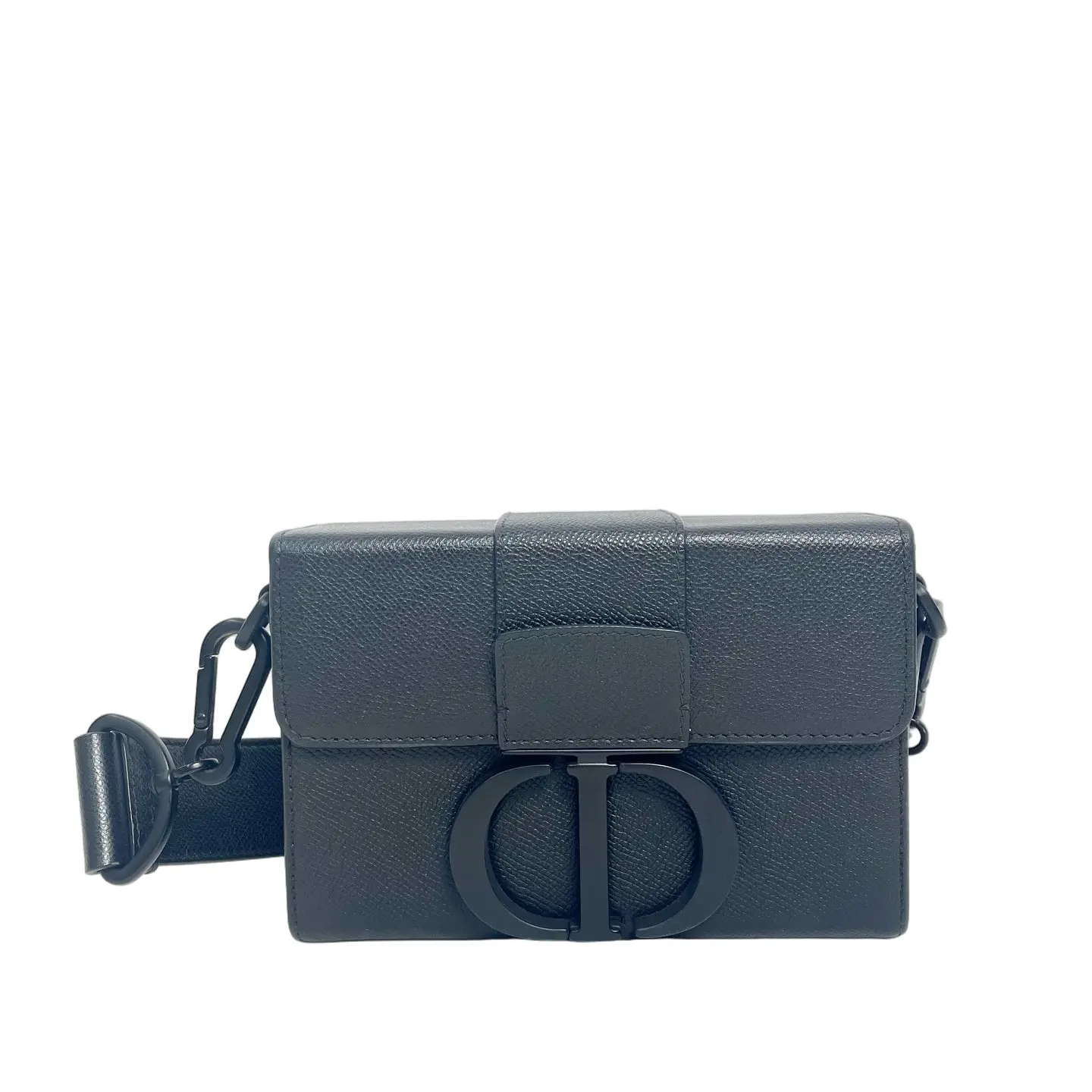 Pre-owned leather crossbody bag Dior Men's 30 Montaigne Compact Grained Calf Crossbody Messenger Bag, Flap Design with Bold Matte Black 'CD' Clasp for Everyday Wear