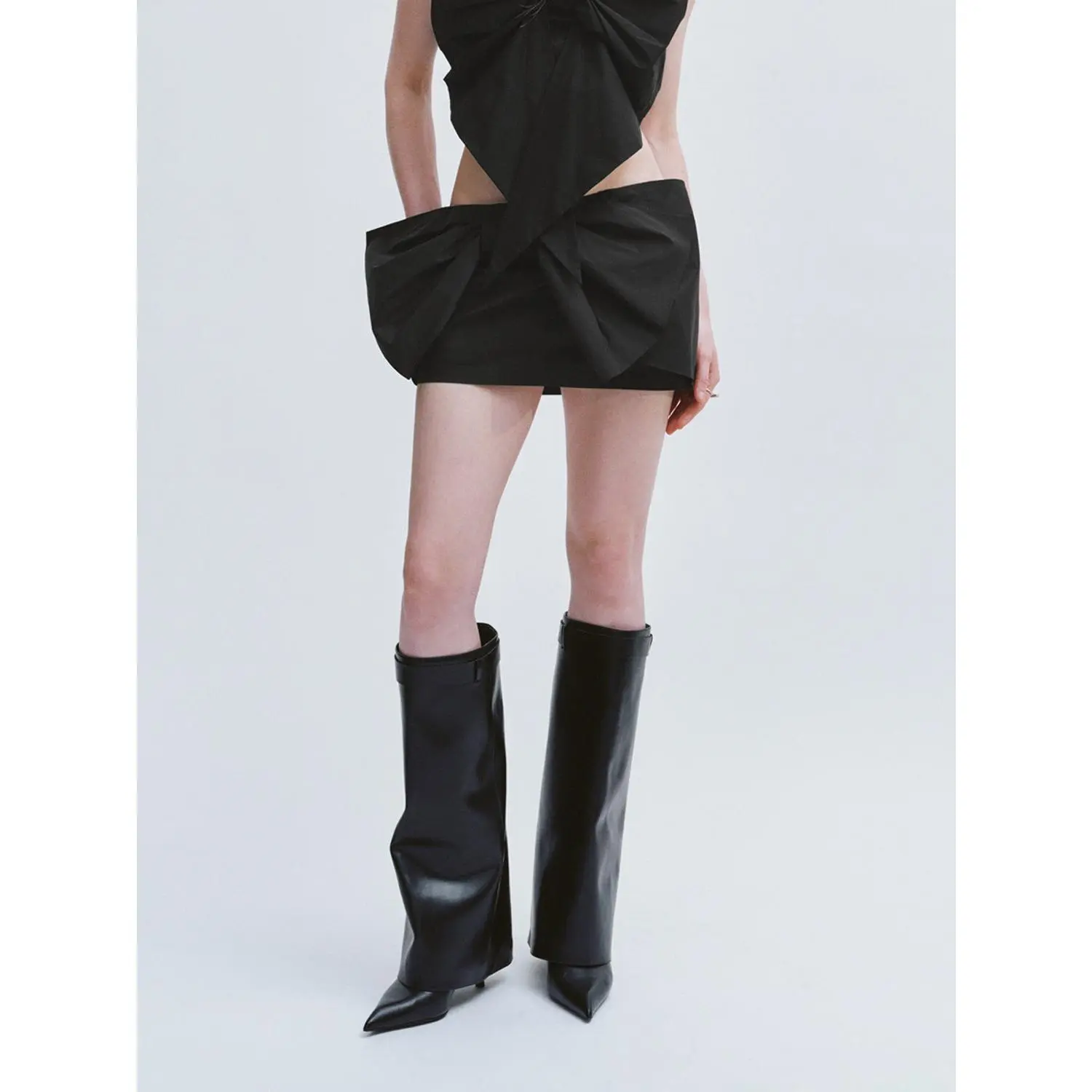 URBAN REVIVO Women's Low-Waist Basic Cotton Blend Bodycon Mini Skirt - Ruched, Edgy Draped, Built-in Pocket, Comfortable Fit, Multi-Size (Incl xs), Fabric-Infused Design, Style UYV550021