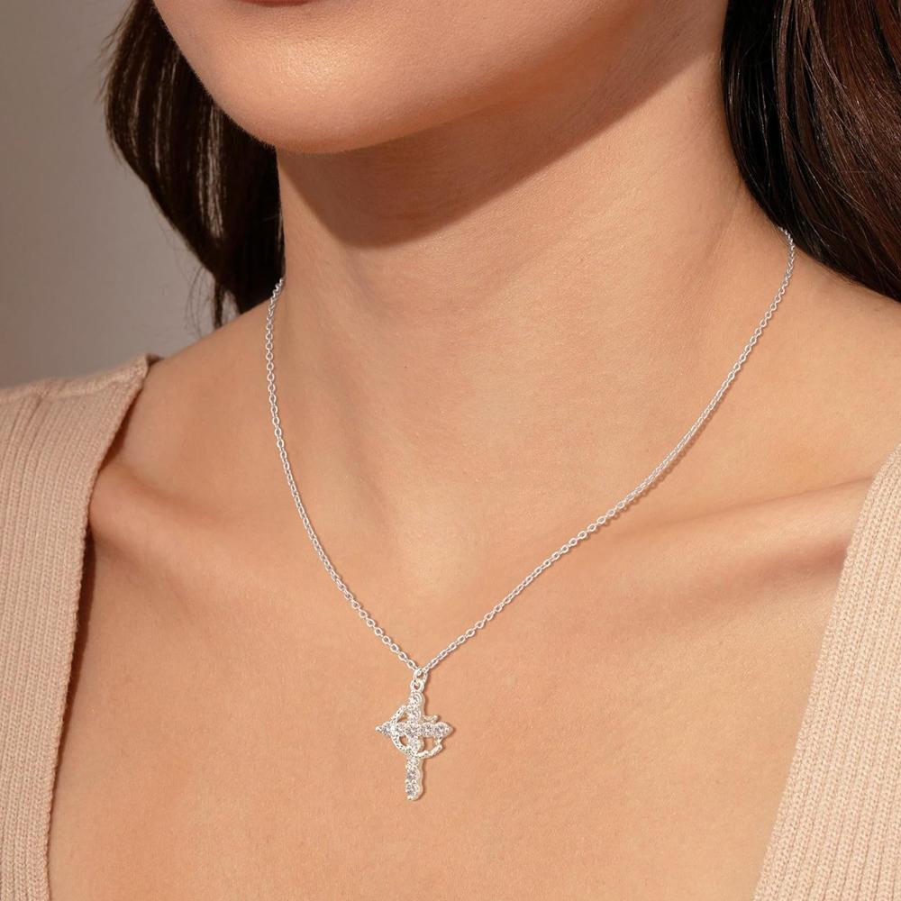 Sparkling Paved Hollow Cross Pendant Necklace Silver Tone Luxury Clavicle Chain Dainty Christmas Eve Minimalist Choker V06