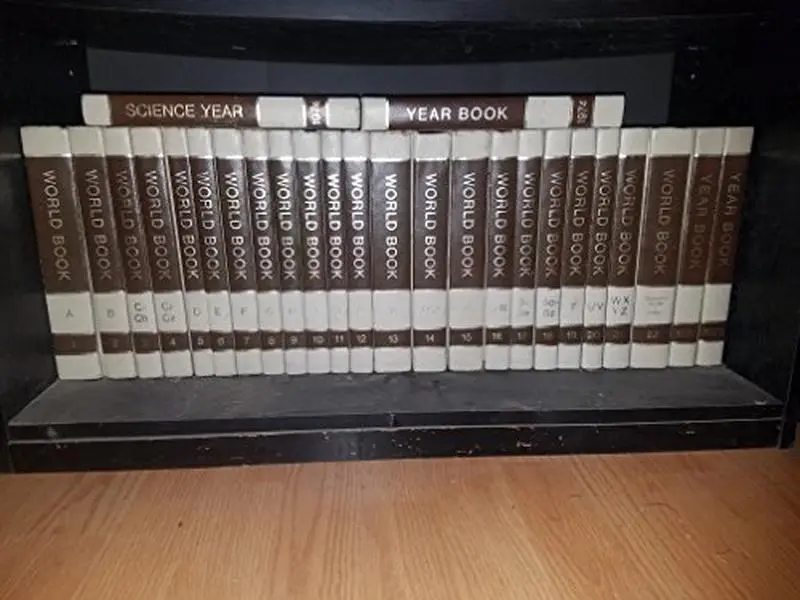 Used The World Book Encyclopedia Hardcover - Field Enterprises Educational Corporation, Science Reference, 3.9 lb, Designed for Elementary, Junior High, and High School Students, English Text Copy