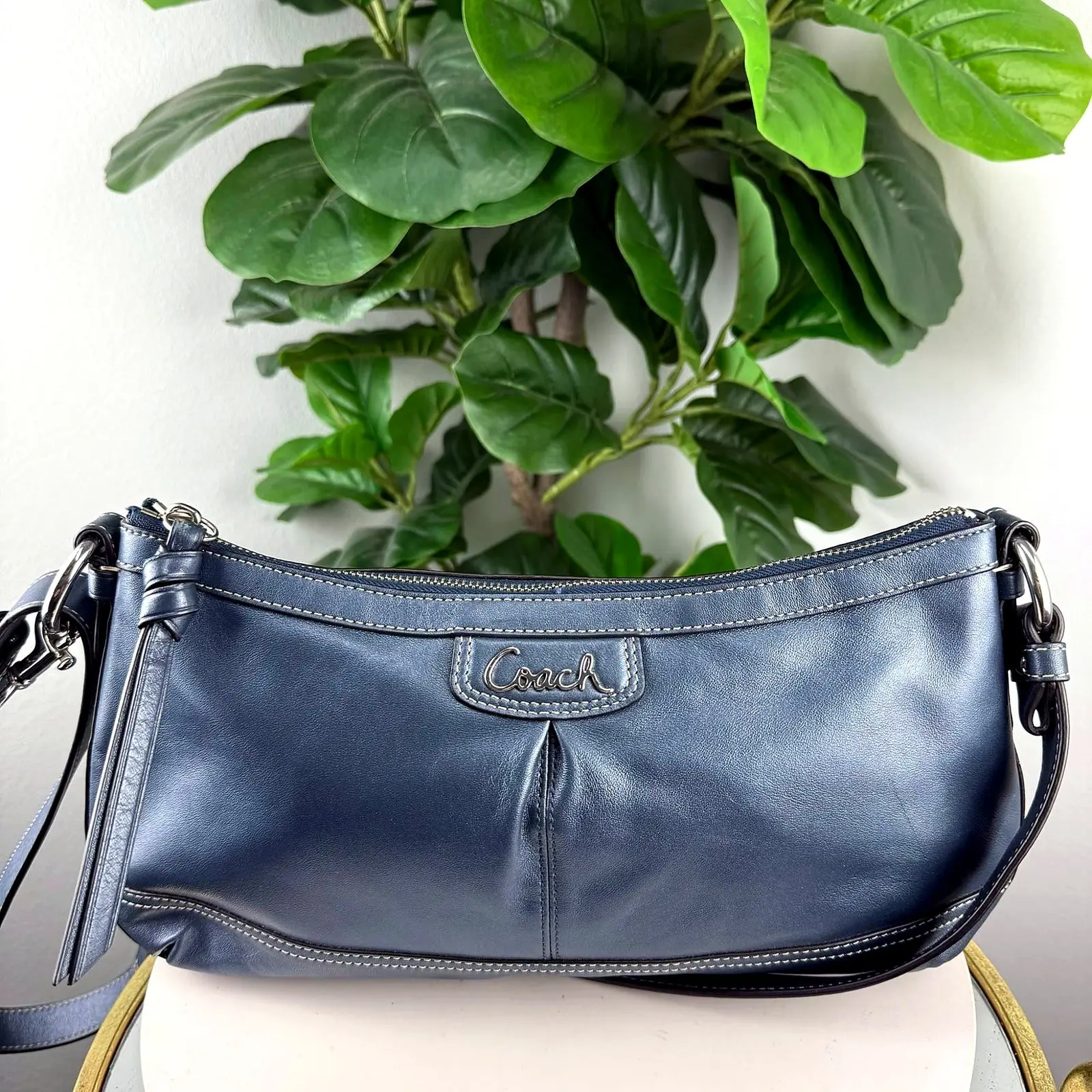 Pre-owned Leather Shoulder Bags Authentic Coach Navy Blue Pleated Shoulder Bag