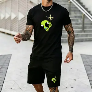 Men’s 2-piece alien graphic outfit, short-sleeve T-shirt and shorts matching set, casual streetwear set, ideal for everyday wear, urban style and statement outfits.
