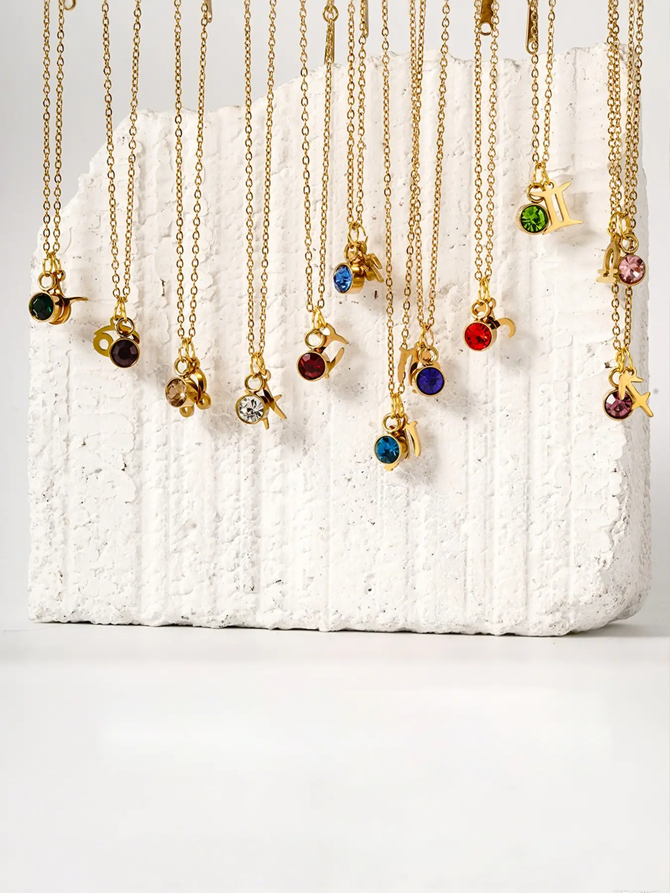 Women's Zodiac Stainless Steel Natural Crystal Gemstone Necklace, Lightweight Luxury Fashion Quartz Pendant Clavicle Chain Gift for Friends Daily Wear Necklace, Jewelry Necklace