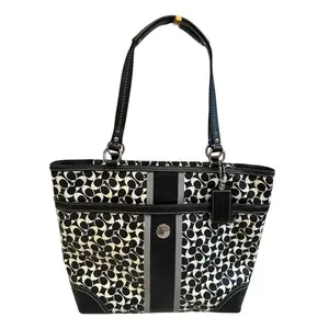 Pre-owned coach canvas Shoulder Bags black and white shoulder bag 2010