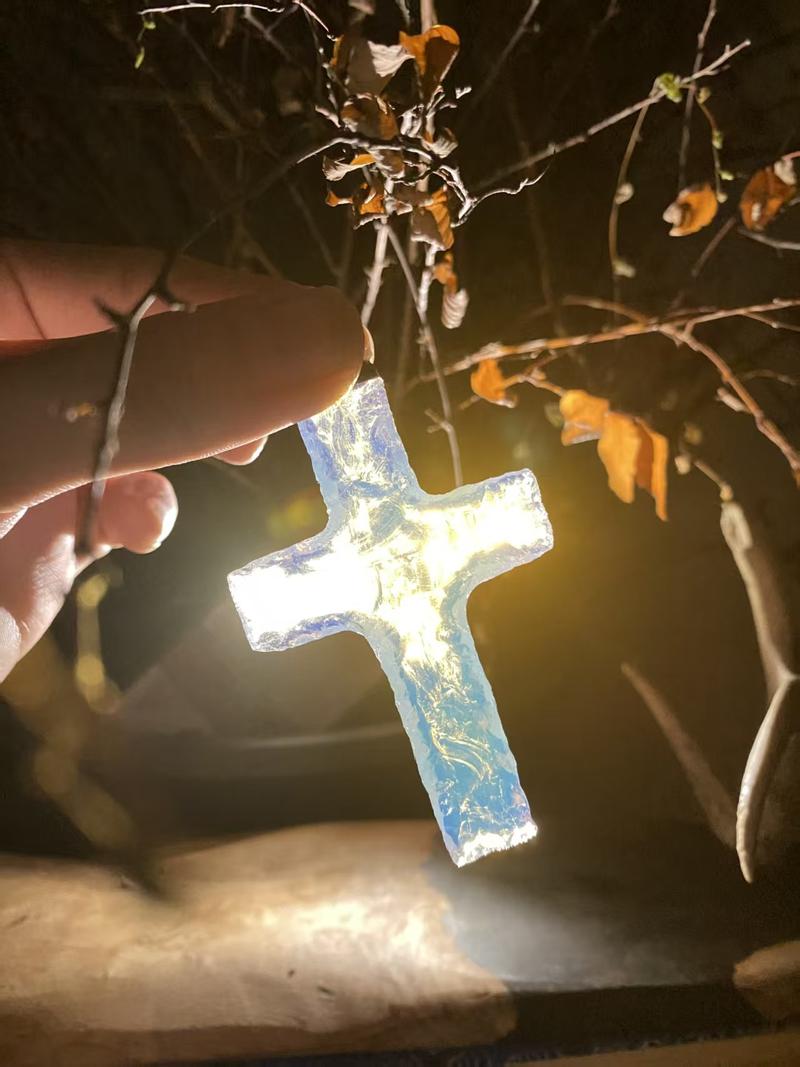 Hmade H-carved Black Obsidian Stone Necklace with Transparent Inlaid Design Encased in Resin for Unique Unisex Statement Ideal for Gift Foldable Christmas Tree Lights Day of the Dead Decorations Set Canvas Tote Bag Star Stripe Wreath Bows