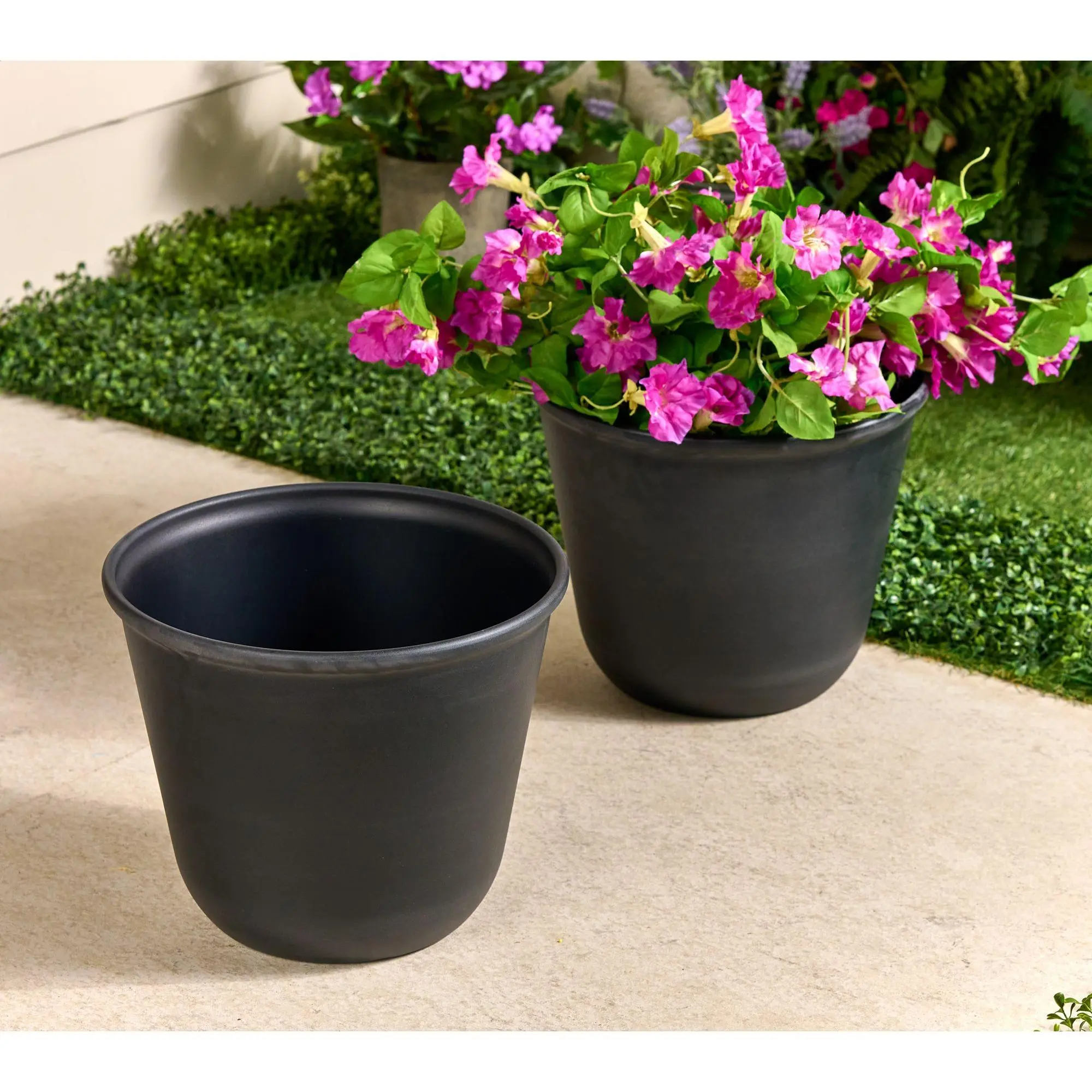 ATLeisure Set of 2 14" Diameter ILLUSION Resin Planters ATLeisure Set of 2 14" Diameter ILLUSION Resin Planters