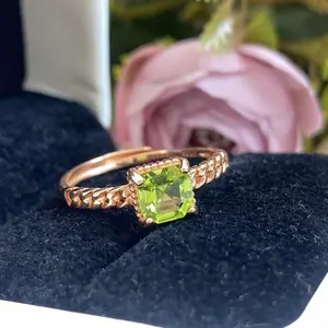 [Direct Buy] square gold colour peridot ring