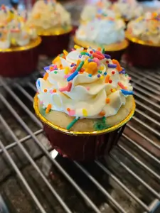 CakeTails by Shatala Cocktail Cupcake Kit - BDay Cake Martini