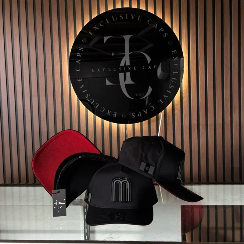 Exclusive Caps M de México SnapBack Hat- Black/Red visor