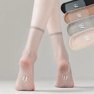 Women's ultra-thin invisible short stockings with anti-snagging adhesive and anti-slip steel wire, summer all-transparent socks, flesh-colored crystal stockings Gifts