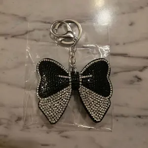 Elegant Black Rhinestone Bow Keychain with Silver Chain and Clip for Keys and Accessories