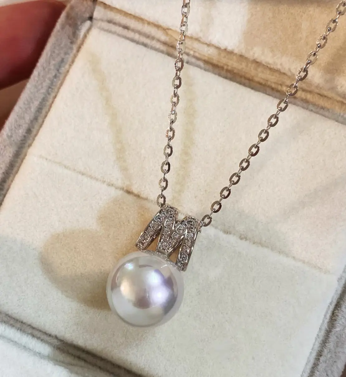 Natural freshwater pearls 11-12mm with M-shaped diamond pearls necklace