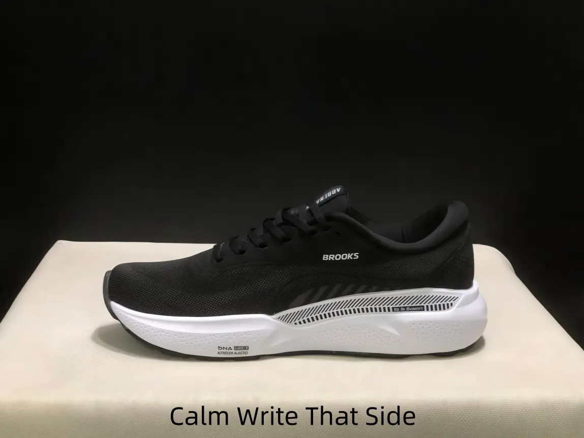 Dark Upper Light Base Casual Jogging Shoes, Single-Layer Ventilated Textile Construction, Stable Arch Support Footwear for City Trips & Light Training