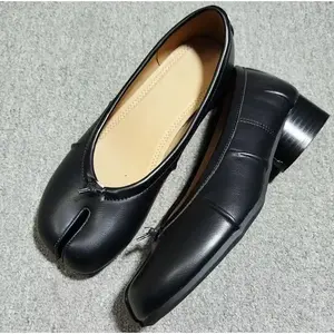 2026 New Women's Split-toed Shoes Women's Walking Shoes Retro Shoes Light Mouth Thick Heels Pleated Pig's Trotters Ballet Shoes
