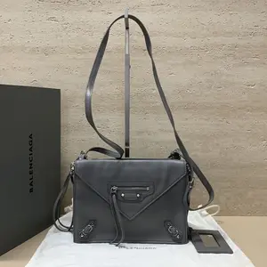 Pre-owned Balenciaga Leather Shoulder Bags 7.8'' R3909 Shoulder Bag C1858732983 0408 T1 Qiqi