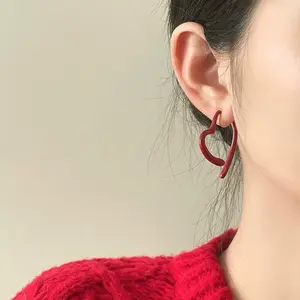 Exquisite love earrings for women niche design high-end light luxury high-end earrings 2024 new style trendy temperament