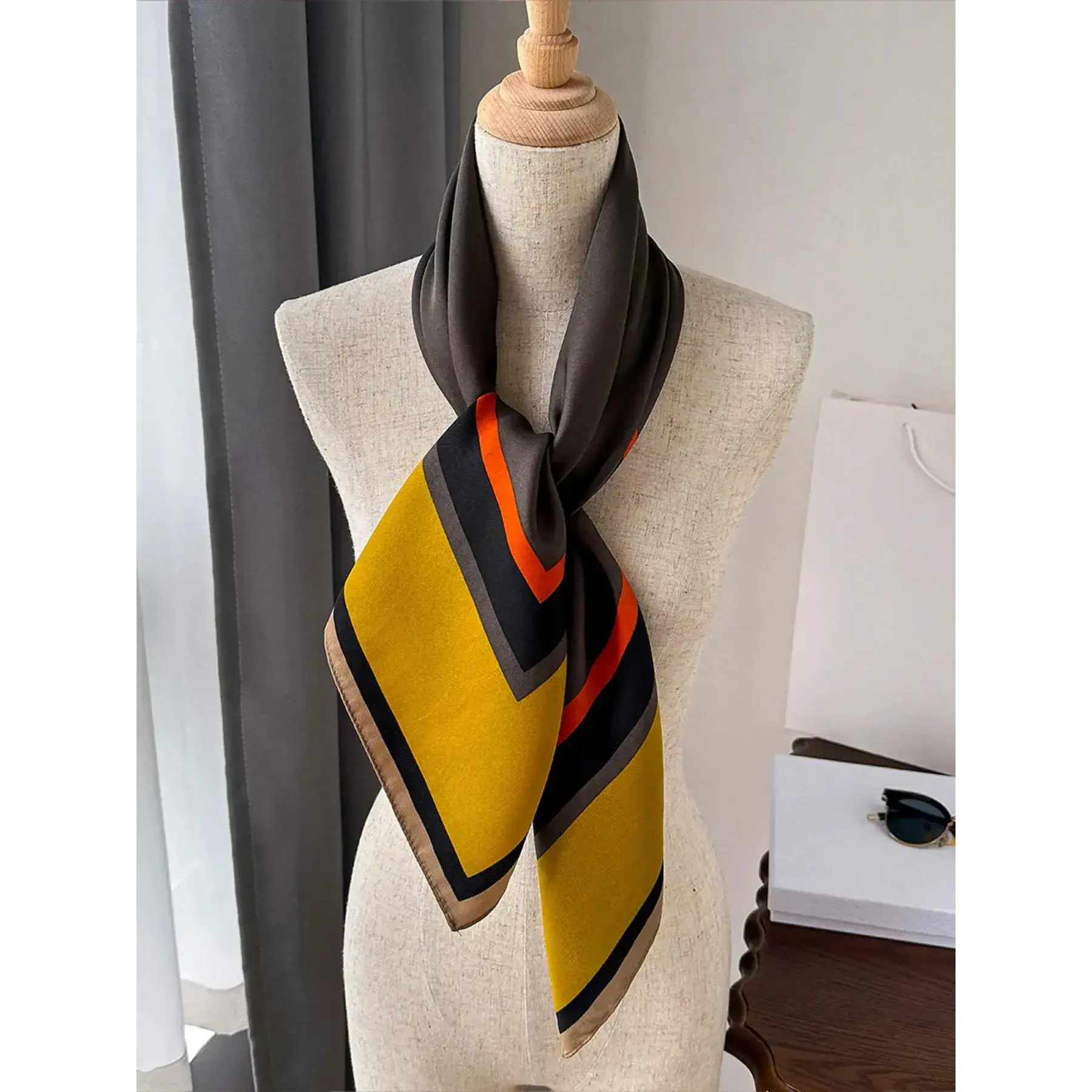 Women's Random Geometric Print Silk Scarf, Fashionable Soft Comfortable Shawl for Daily Wear, Elegant All-match Accessories for Women & Girls Women's Random Geometric Print Silk Scarf, Fashionable Soft Comfortable Shawl for Daily Wear, Elegant All-match Accessories for Women & Girls