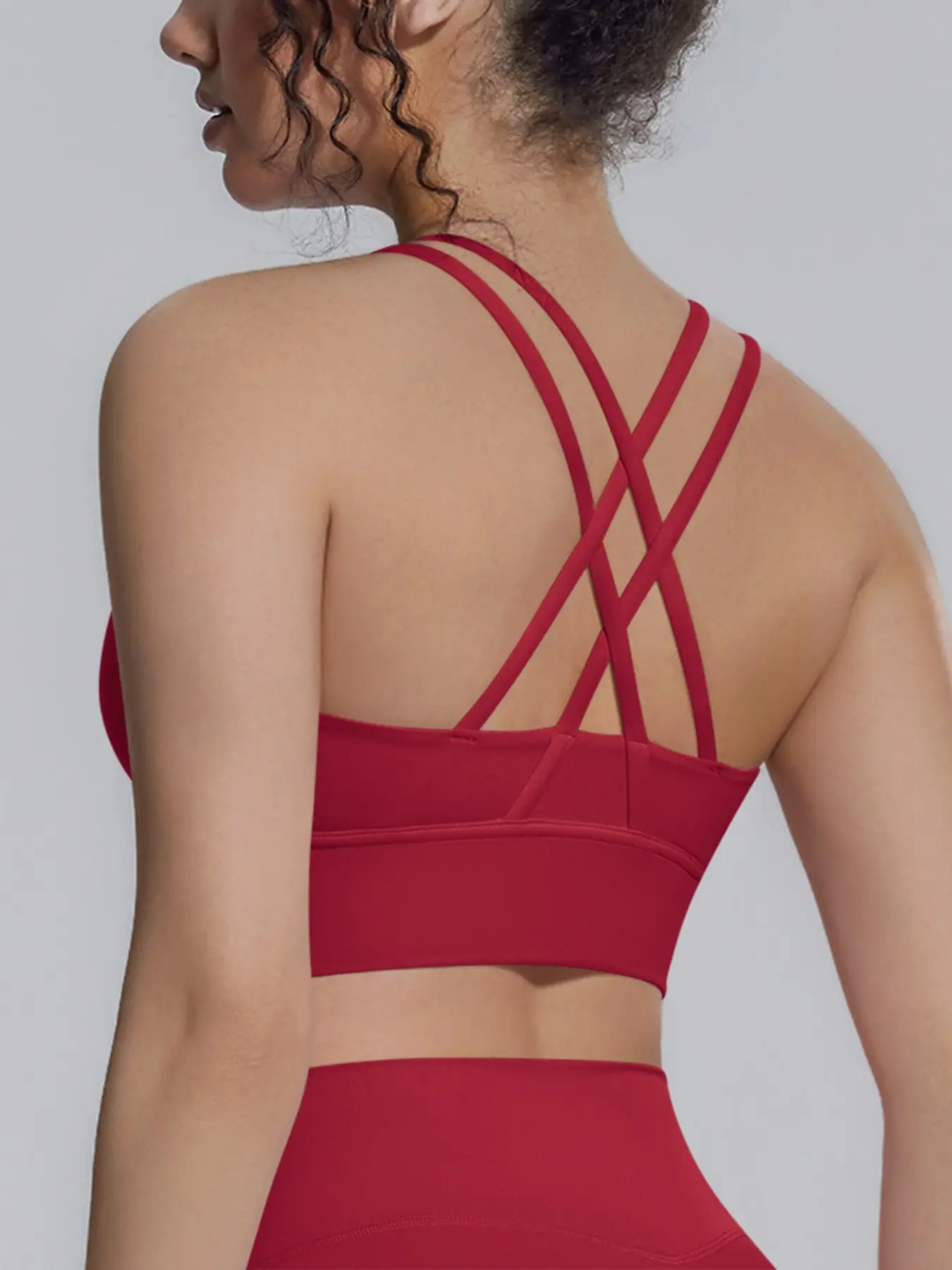 Sporty Women's Solid Criss Cross Sports Bra, Exercise Bra, Workout Bras, Comfort and Durability Sports Crop Cami Top, Ladies Sportswear for Indoor Outdoor Wear, Gym Clothes All Seasons Strappy Yoga Bras