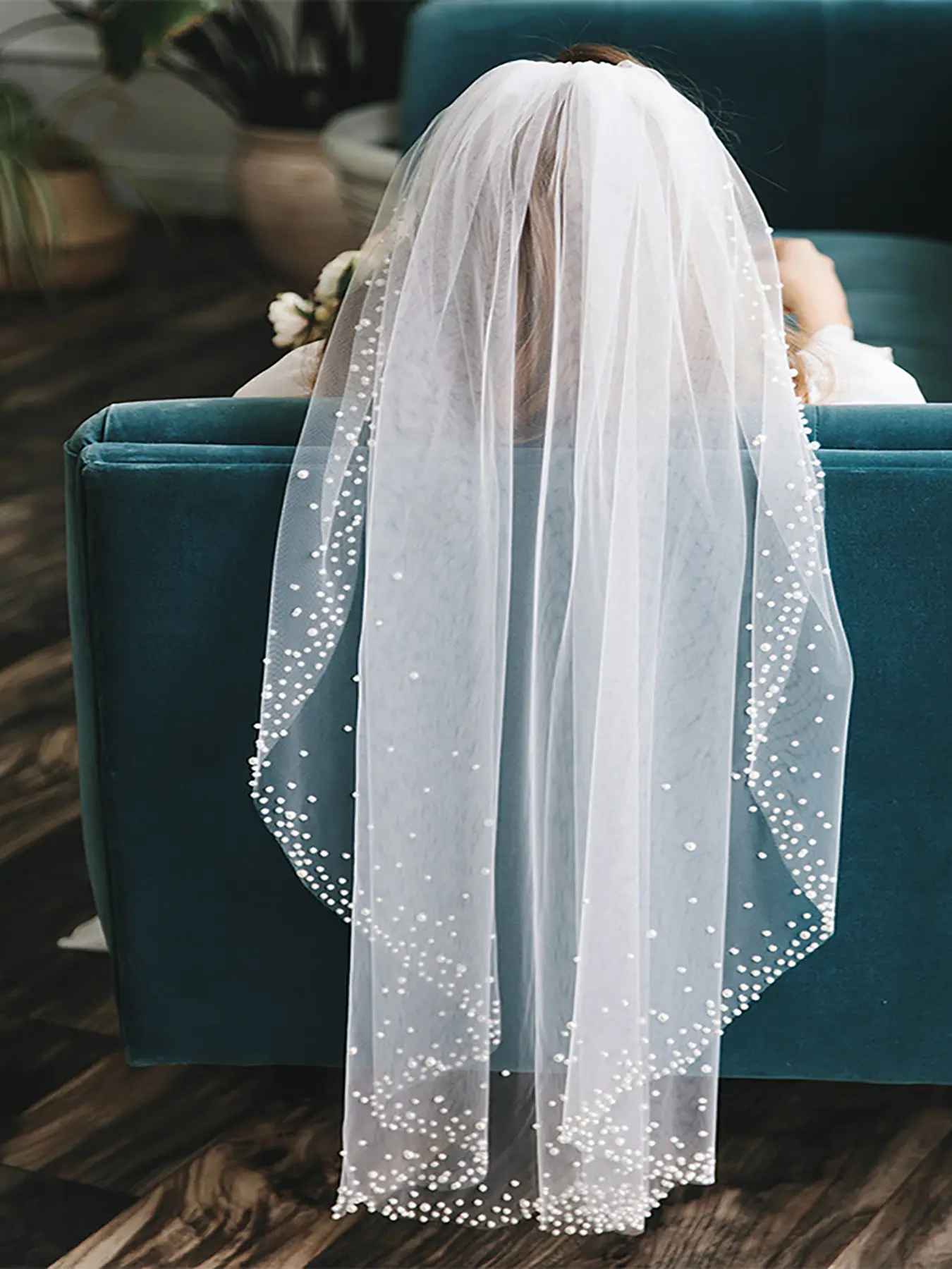 Vintage Wedding Veil with Hair Comb, Beaded Pointed Bridal Face Cover, Elegant Marriage Accessory, Trailing Veil, Perfect for Brides, Wedding Veils for Brides, The Wedding Veil