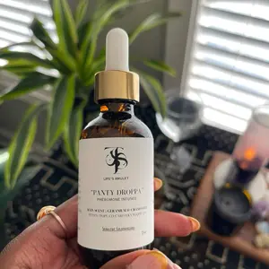 Life’s Amulet Panty Dropper Pheromone Infused Oil (Attracts Females Towards You) Oudh Scented - 2oz